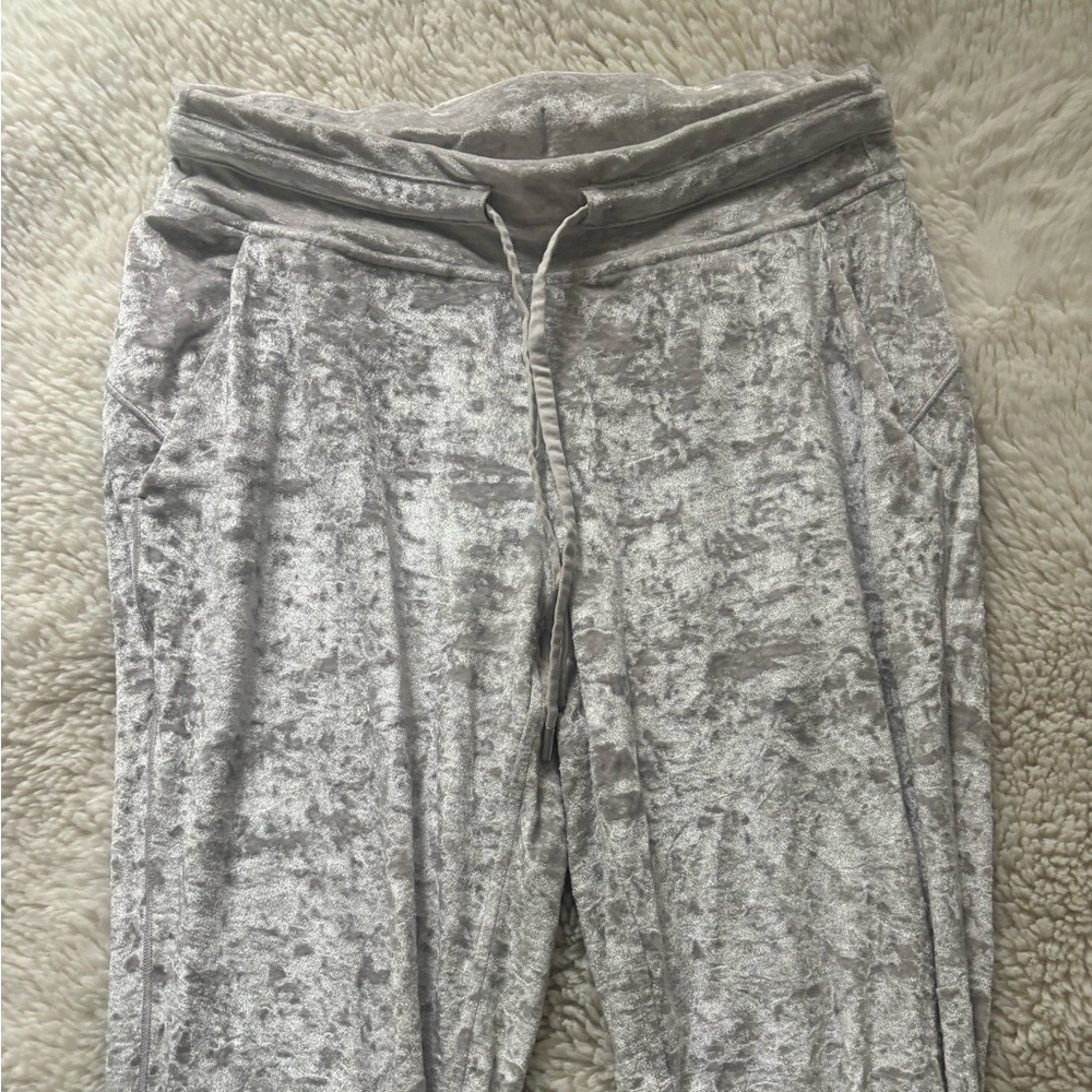 Lululemon Ready To Crush High Rise Velvet Joggers in Chrome Size 6 - Picture 6 of 11